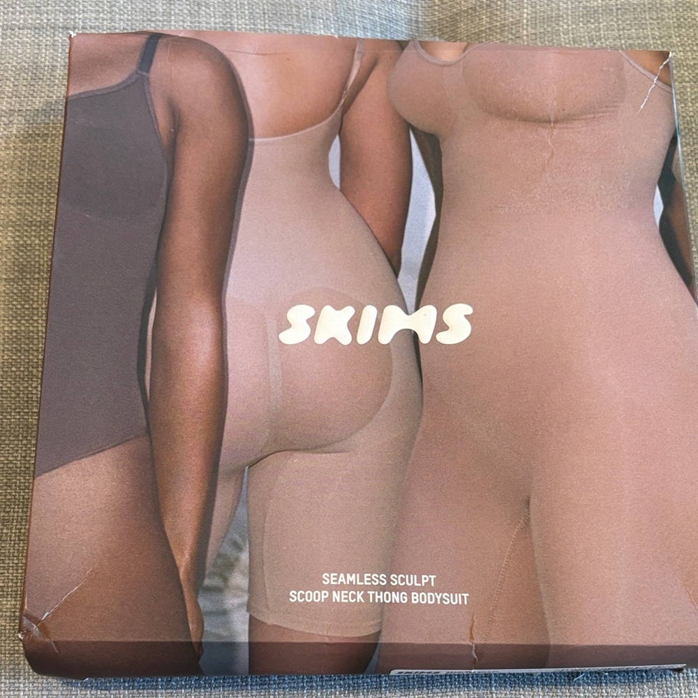 SKIMS Scoop Neck Thong Bodysuit size Large NIB